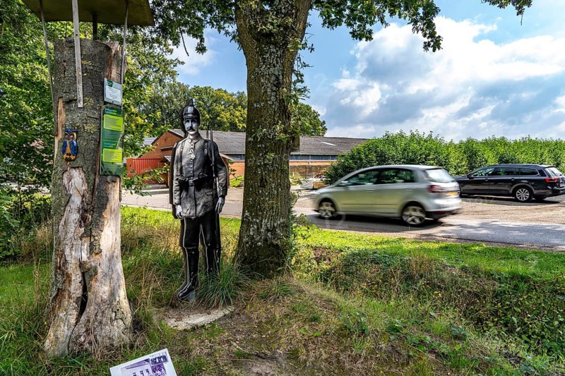 The so-called Green Border, at the former border crossing Grenzweg near Straelen-Kastanienburg and NL Velden, between Germany and the Netherlands, adventure trail for children, the Smugglers' Trail, North Rhine-Westphalia, Germany