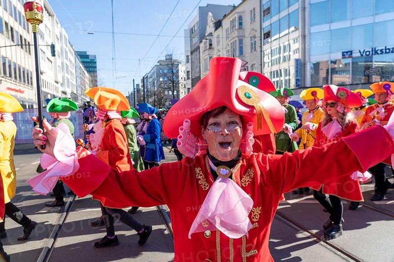 Rose Monday parade in Düsseldorf, groups of carnival societies and other participants in the street carnival, North Rhine-Westphalia, Germany