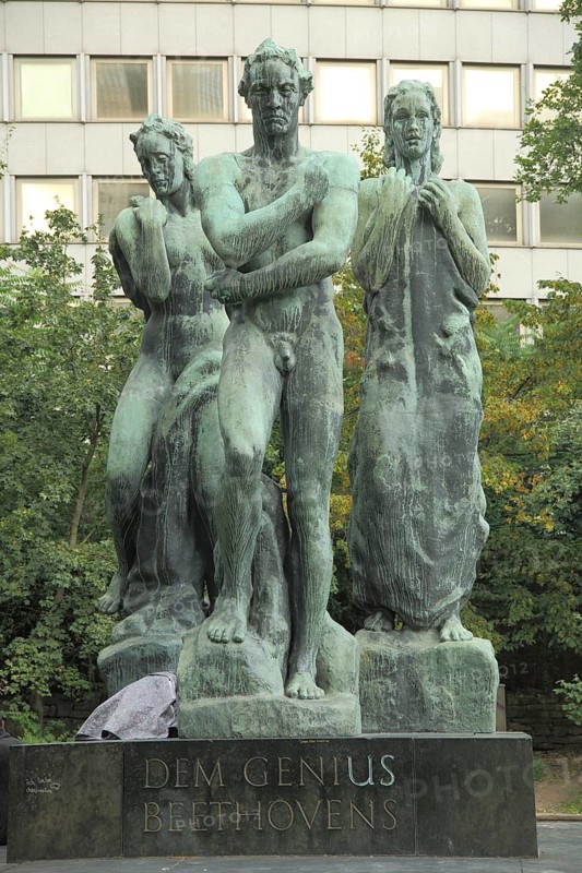 Memorial to composer Ludwig van Beethoven by Georg Kolbe, inscription, genius, three bronze sculptures, Grünspan, Taunusanlage, Frankfurt am Main, Hesse, Germany