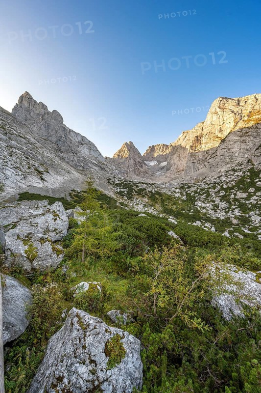 Rocky mountain peaks Schärtenspitze, Blaueisspitze and Hochkalter at sunrise, mountain tour on the Hochkalter, Hochkalter crossing, Berchtesgaden Alps, Bavaria, Germany