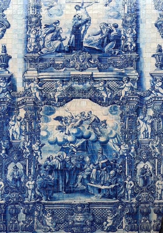 Capela das Almas de Santa Catarina, exterior façade with azulejo tiles depicting Saint Francis in front of Pope Honorius III, Porto, Portugal