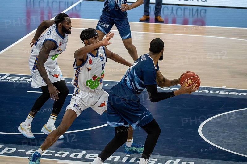 16.03.2024, easy Credit BBL, German Basketball League, Matchday 24) : Game scene MLP Academics Heidelberg against Rostock Seawolves (final score 88:86) . Player on the ball: Elijah Childs (4, Academics Heidelberg)