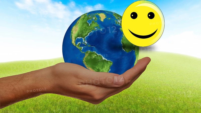 Symbolic image, smiley face for Europe, world, Germany, Bundestag, new government 2025, sign with a call to action, world crisis, wars, autocracies, democracy in danger, urgently needed reforms, planning for the future, no politician haggling, hope, partnership, USA in danger, Russian threat, Nato, cohesion, humanity