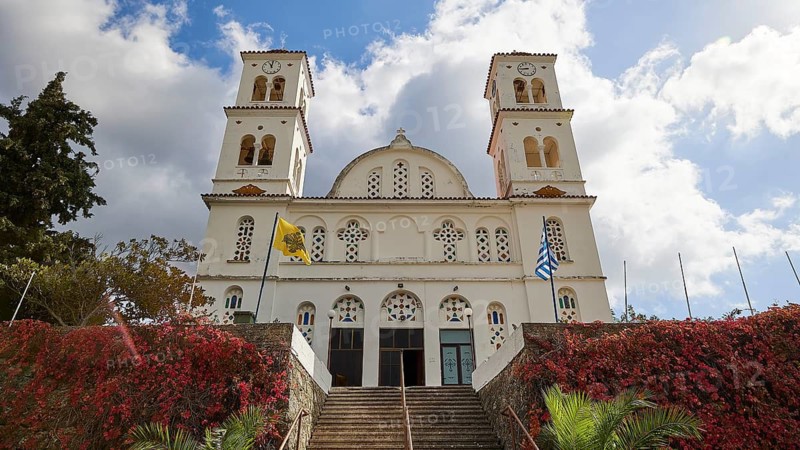 Church of the Resurrection, Analipseos Church, frontal view of a church with two towers and ascending staircase, clouds behind, visit of the Federal President Frank-Walter Steinmeier in Kandanos on 31 October 2024, Federal President, Frank-Walter Steinmeier, memorial, war crimes, Nazis, Wehrmacht crimes, World War II, Kandanos, Southwest Crete, Crete, Greek Islands, Greece