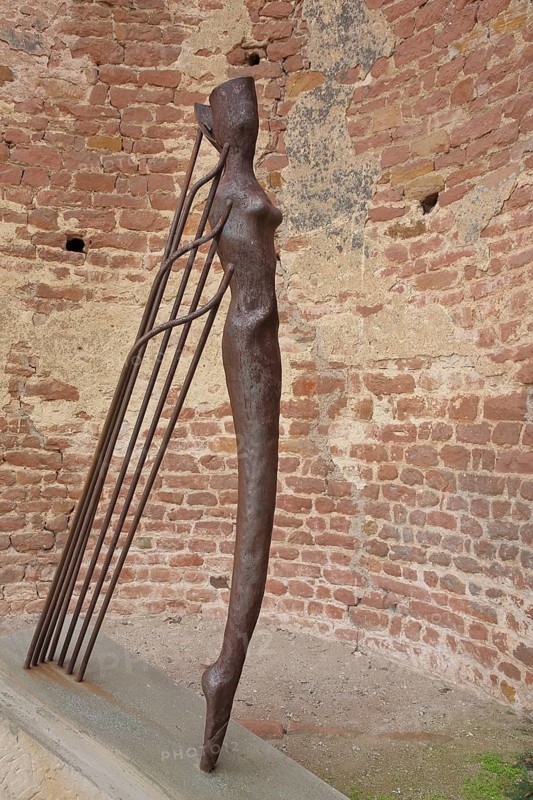 Metal sculpture, modern art, standing slender female figure with rods, torso, Limburg monastery ruins, Bad Dürkheim, German Wine Route, Rhineland-Palatinate, Germany