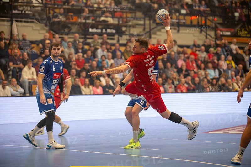 30.10.2024, 2nd HBL (German Handball League), Matchday 10: Eulen Ludwigshafen against VfL Lübeck-Schwartau. Picture: Marc-Robin Eisel (9, Ludwigshafen) pulls away