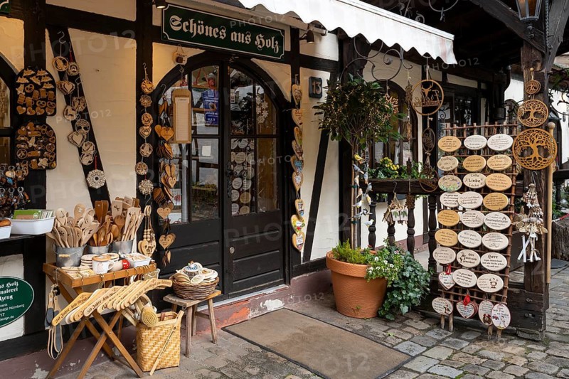 Shop with decorative items made of wood, Handwerkerhof am Königstor, Nuremberg, Middle Franconia, Franconia, Bavaria, Germany