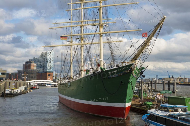 St. Pauli Landungsbrücken with sailing ship and Elbe, Elbe Philharmonic Hall in the background, Hamburg, Germany