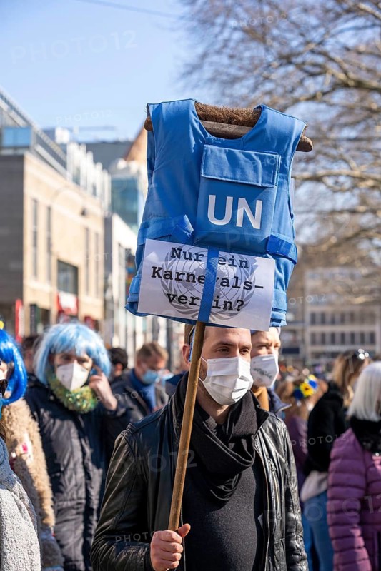 Peace demonstration against the war in Ukraine, instead of the Rose Monday parade in Cologne, with over 250, 000 participants, in the city centre, with many carnivalists, North Rhine-Westphalia, Germany