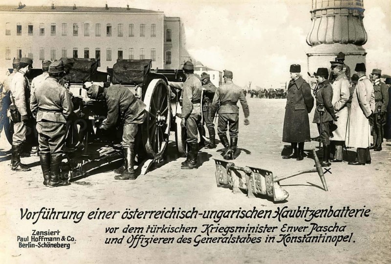 Demonstration of an Austro-Hungarian howitzer battery in front of the Turkish Minister of War Enver Pasha and officers of the General Staff in Constaninople, 1914 - 1918, World War I, reproduction of a war postcard