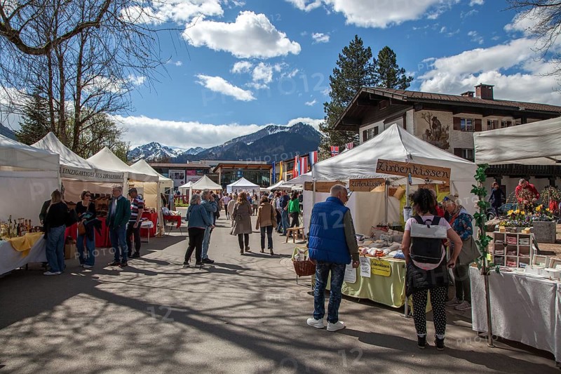 Art and craft market at the spa garden, Oberstdorf, Oberallgäu, Allgäu, Bavaria, Germany