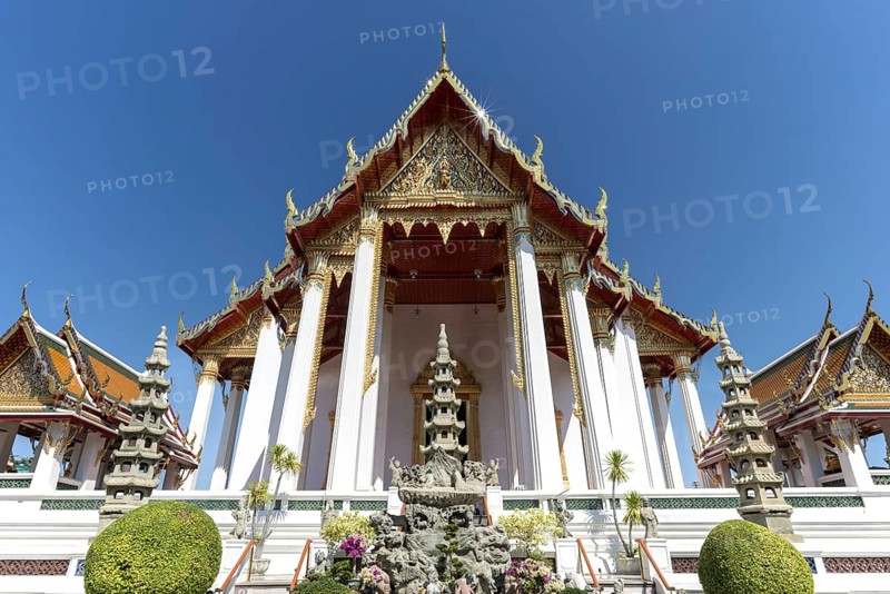 Wihan Luang (the Great Chapel is the centrepiece of the temple and houses the impressive Buddha statue Phra Si Sakyamuni, which dates back to the Sukhothai era and is one of the largest seated Buddha statues in Thailand), Wat Suthat Thepwararam, Royal Temple, Phra Nakhon, Bangkok, Thailand