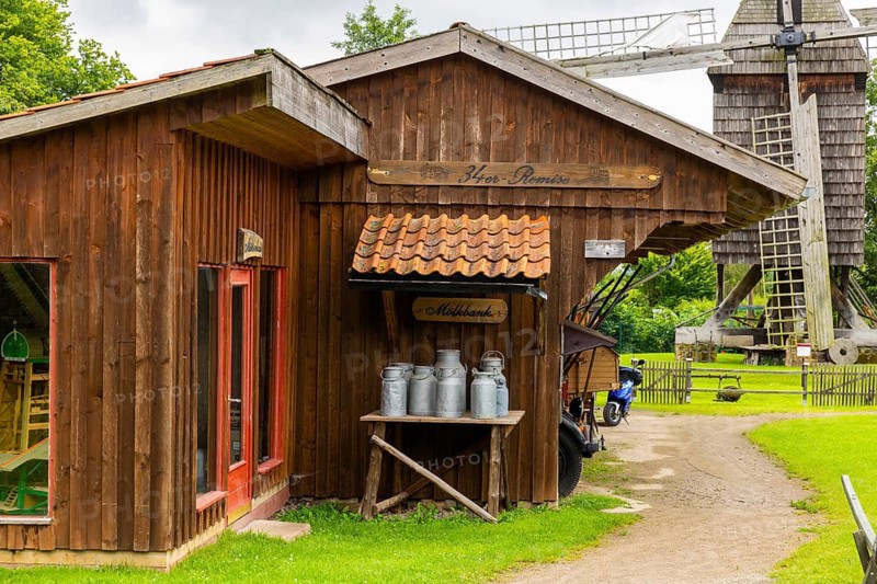 The European Bread Museum in Ebergötzen displays a cultural-historical collection on the subject of From Grain to Bread. It is located in the former Radolfshausen forestry office, the official building of the Radolfshausen office built in 1711 on the site of the former Radolfshausen castle, European Bread Museum, Ebergötzen, Lower Saxony, Germany