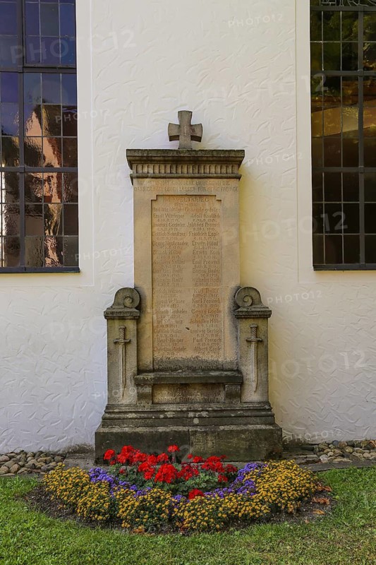 Memorial stone for the fallen in the 1914-1918 World War, wall of the Church of the Redeemer, church building, Protestant church, place of worship, sacred building, at the foot of the Swabian Alb, Unterhausen, Lichtenstein, district of Reutlingen, Baden-Württemberg, Germany