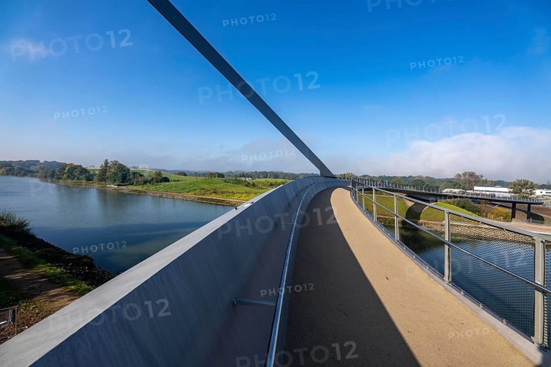 New bridge over the Rhine-Herne Canal and the Emscher, leap over the Emscher, bicycle and pedestrian bridge, 412 metres long, at the so-called Emscherland, Castrop-Rauxel water cross, North Rhine-Westphalia, Germany