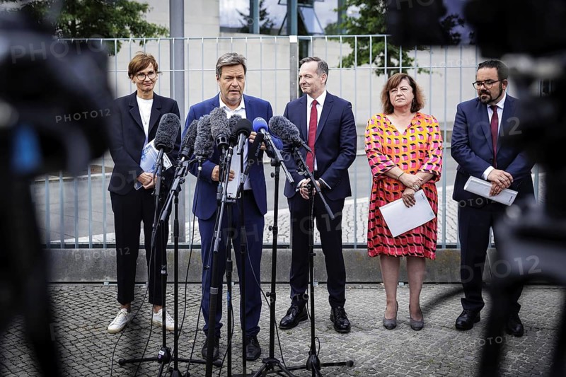 (L-R) Bettina Stark-Watzinger, Bundesministerin fuer Forschung und Bildung, Robert Habeck, Bundesminister fuer Wirtschaft und Klimaschutz und Vizekanzler, Volker Wissing, Bundesminister fuer Verkehr und Ditgitales, Baerbel Kofler, Parlamentarische Staats