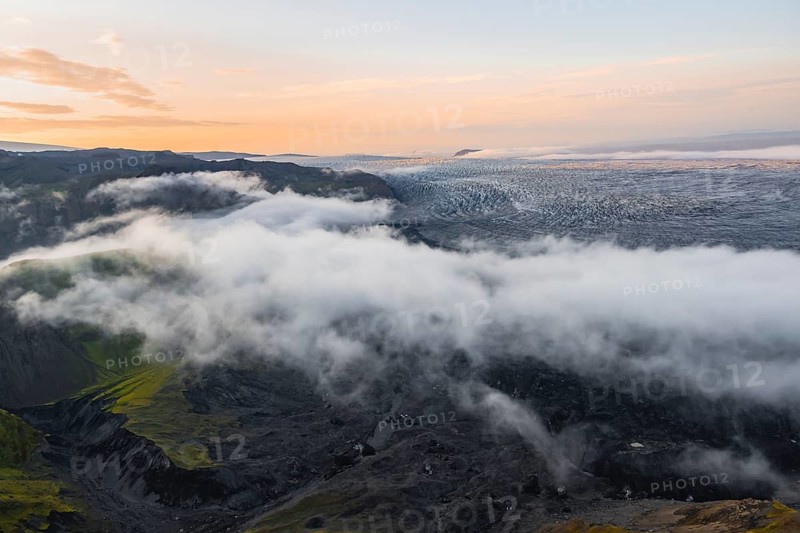 Fog, clouds moving around, glacier ice of the Kötlujökull glacier tongue at sunset, Myrdalsjökull glacier, Pakgil, Iceland