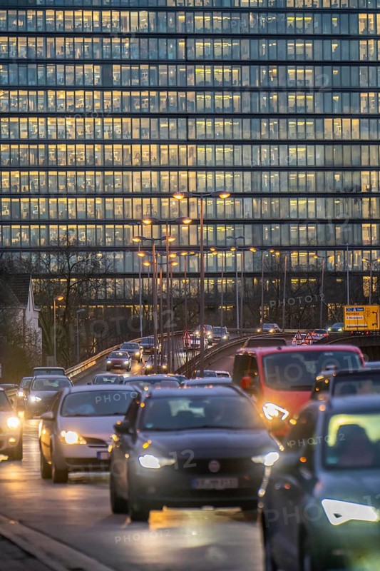City centre traffic, Danziger Straße, B8, Düsseldorf, high-rise office building, evening traffic, North Rhine-Westphalia, Germany