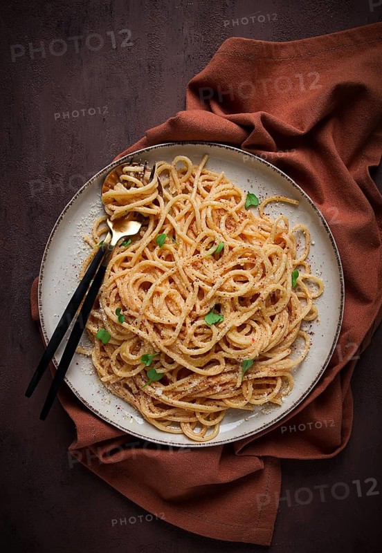 Spaghetti carbonara, in creamy garlic sauce, pasta in white sauce, homemade, no people