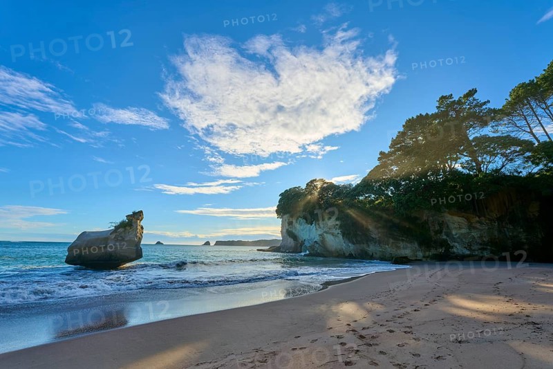 Coast with sandy beach and surrounding rocks, with clouds in the sky and peaceful atmosphere, Cathedral Cove, Coromandel, Canterbury, North Island, New Zealand