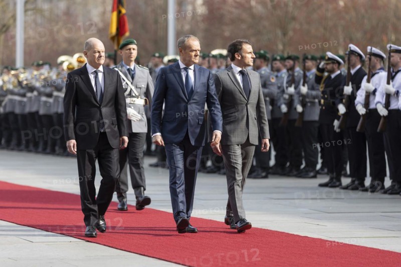 Federal Chancellor Olaf Scholz (SPD) welcomes Emmanuel Macron, President of France, and Donald Tusk, Prime Minister of Poland, to the Federal Chancellery with military honours in Berlin, 15.03.2024