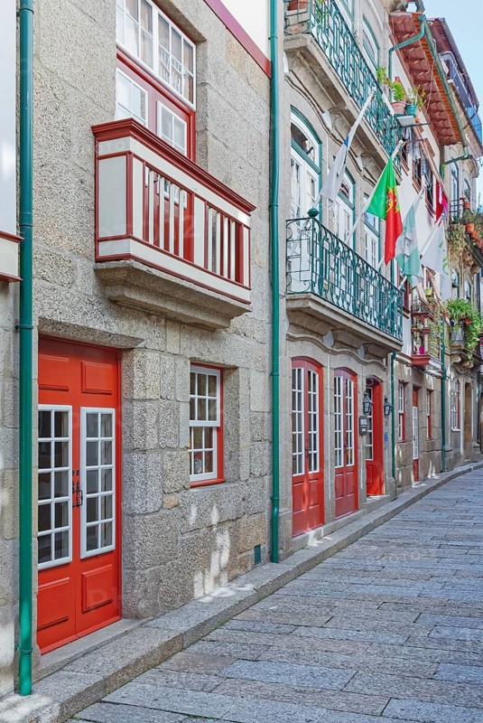 Old town street, Praca de Santiago, Guimaraes, Minho Region, Portugal