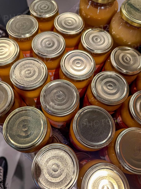 Glass preserves with screwed metal lids, international