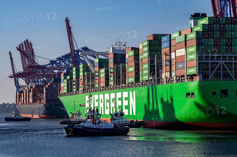 Container ship Ever Gifted, arriving at the port of Hamburg, Waltershofer Hafen, HHLA Container Terminal Burchardkai, 4 harbour tugs manoeuvre the ship to the quay, shipping company Evergreen, Singapore, 399 m long, can transport over 20, 000 containers, Hamburg, Germany