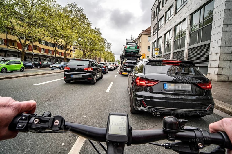 Cycling in the city, city centre road, through road, B224 federal road, two-lane traffic in both directions, cyclists' perspective, Essen, North Rhine-Westphalia, Germany