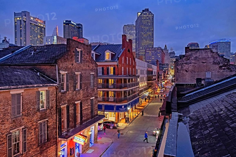 Shops, bars and restaurants at night in Bourbon Street, French Quarter, Vieux Carré in the city New Orleans, Louisiana, United States, USA