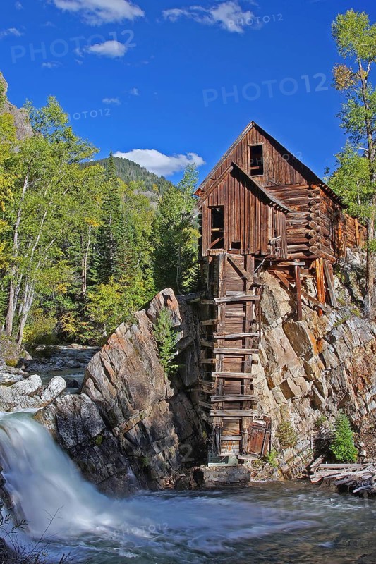 USA, Colorado, Crystall Mill, Old Mill, in autumn on Crystal River, Crystal River, Colorado, USA