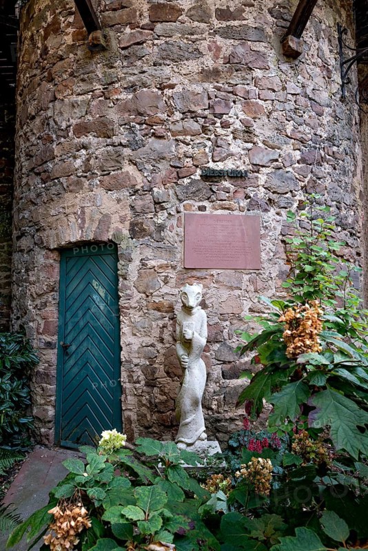 Sculpture made of stone, Reinecke Fox, anthropomorphic animal & human figure, gift from the Dutch twin town of Hulst, thieves' tower, keep, dungeon and dungeon, prison of the town castle, cellar, historic old town, Michelstadt, Odenwald, Hesse, Germany
