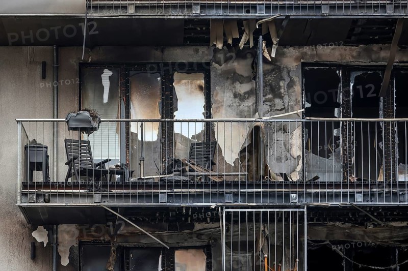 Essen, North Rhine-Westphalia, Germany, major fire in Essen's Weststadt district. The ruins of the apartment block in Bargmannstrasse are not allowed to be entered due to the risk of collapse. The new building from 2015 had modern fire protection doors. The fire affected 39 flats with around 100 tenants