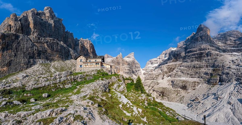 Alpine Club Hut, Refugio Francis Fox Tuckett, mountain peaks of the Brenta Mountains, Brenta-Adamello Natural Park, Trentino, Italy
