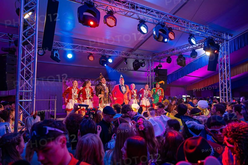 Stage performance with dressed-up artists and colourful lighting in front of a crowd, carnival, Schlagerkuchen Donzdorf, district of Göppingen, Germany