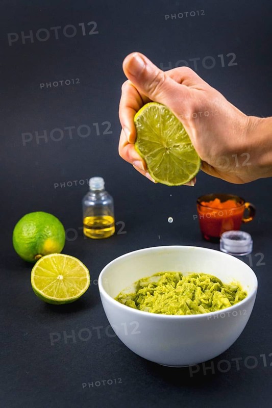 We put a little squeezed lime. Recipe to prepare a nice guacamole