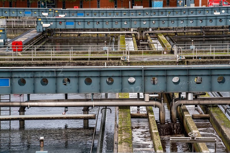 Secondary clarifier, Emschergenossenschaft wastewater treatment plant in the Weilheimer Mark in Bottrop, North Rhine-Westphalia, Germany