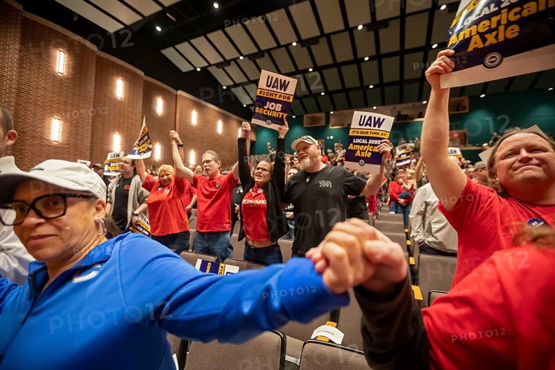 Three Rivers, Michigan USA - 29 March 2026 - Members of the United Auto Workers sing 'Solidarity Forever' as they rally for better wages as contract negotiations begin with American Axle (aka Dauch Corp.). Workers accepted up to 50 percent wage cuts in 2008 to keep the company open. Top pay now is $22 an hour. American Axle is a Tier 1 parts supplier to General Motors