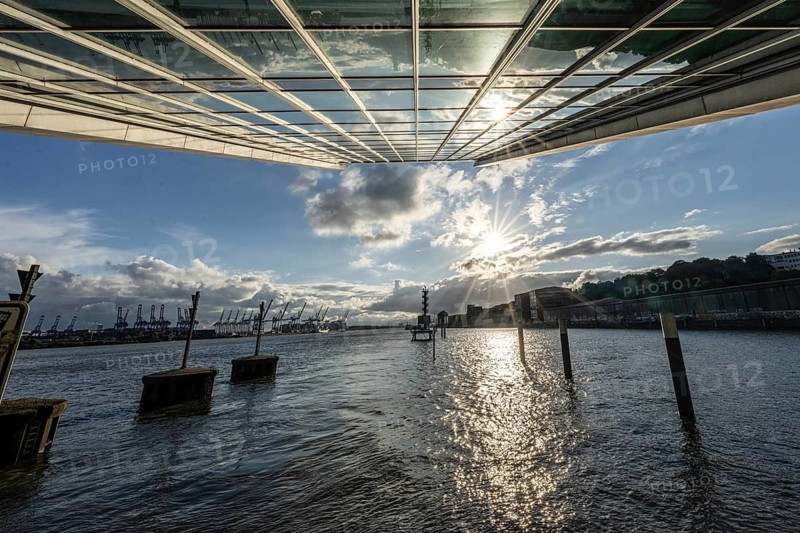 Modern building, harbour, Hamburg, Germany
