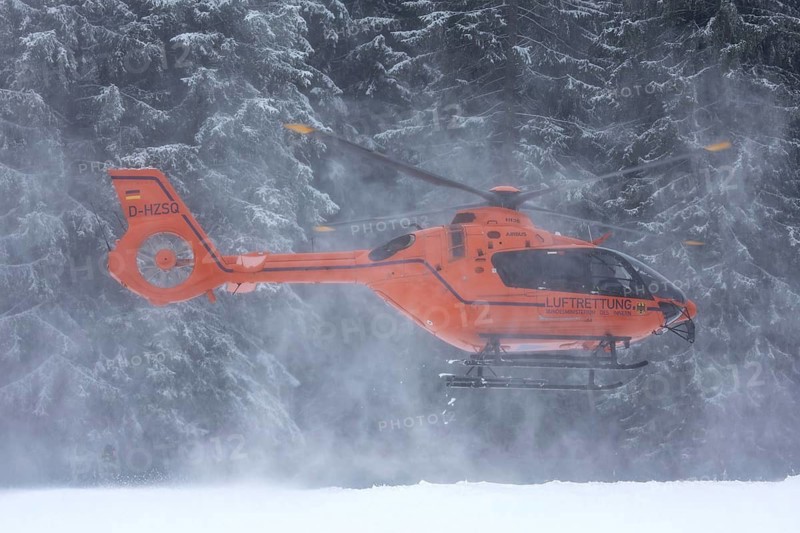 Air rescue helicopter (Federal Ministry of the Interior) in action in the Oberjoch ski resort (Bavaria)