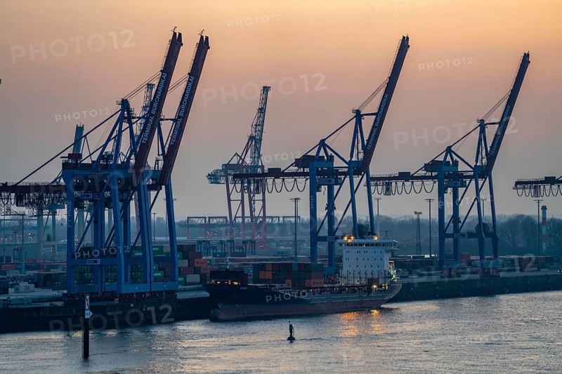 Port of Hamburg, HHLA Container Terminal Burchardkai, Athabaskakai, on the Elbe, container feeder ship Elbsky, Hamburg, Germany