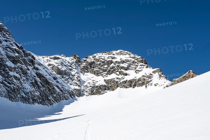 Rocky mountain peak of Piz Kesch and glacier Vadret da Porchabella in winter, mountain landscape, alpine tour, ski tour Bündner Haute Route, Albula Alps, Rhaetian Alps, Grisons, Eastern Switzerland, Switzerland
