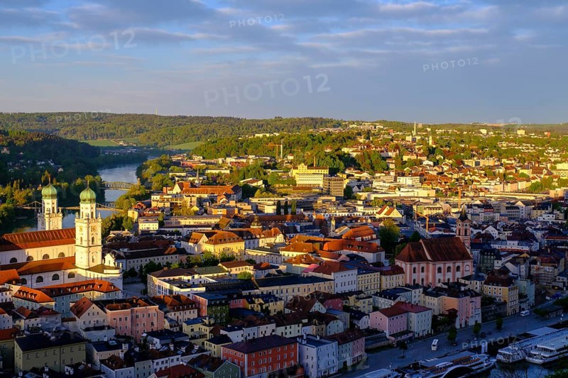 View of the historic city centre at sunrise, from the Veste Oberhaus, Passau, Lower Bavaria, Bavaria, Germany