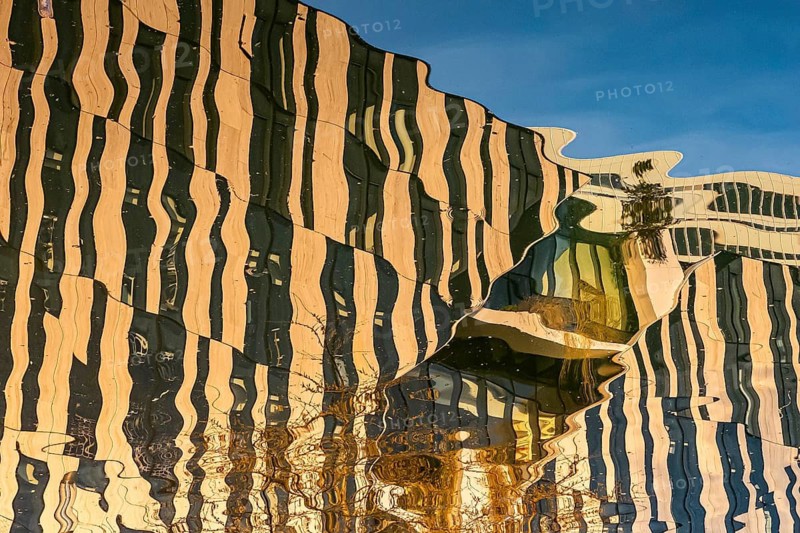 Abstract water reflection, Kö-Bogen building at the Hofgarten, Düsseldorf, North Rhine-Westphalia, Germany
