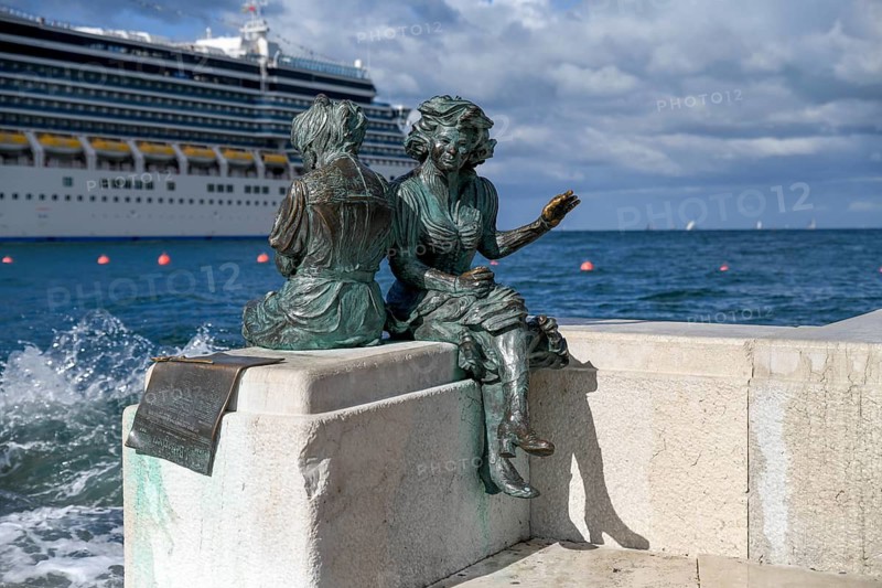 Bronze statue Le ragazze de Trieste on the promenade, the girls of Trieste, Trieste, Friuli Venezia Giulia Region, Italy