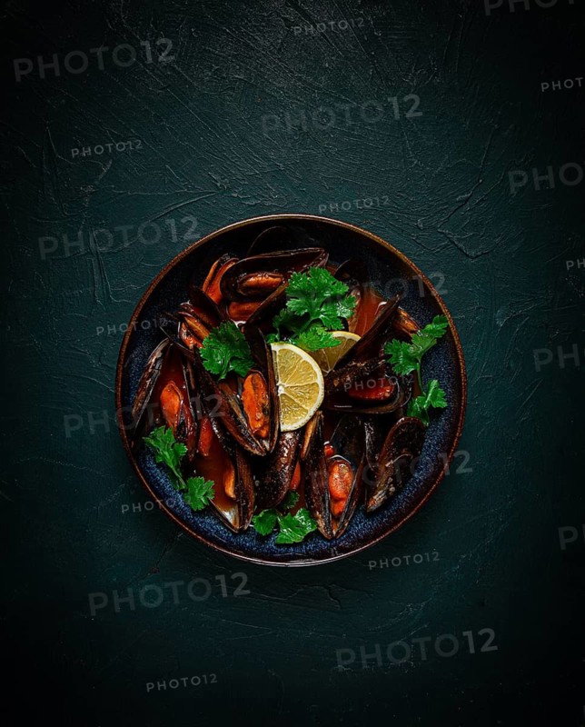 Mussels in tomato sauce, homemade, no people