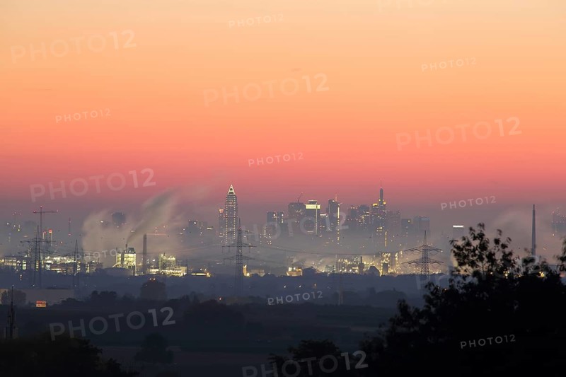 Cityscape on Frankfurt am Main with smoke in front of sunrise, dawn, pollution, air pollution, smoke, industrial plant, Taunus, Hesse, Germany