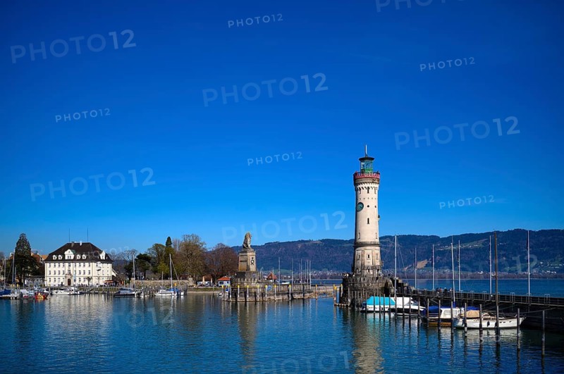 New lighthouse, Bavarian Lion, tax office, harbour entrance, Lindau, Bavaria, Lake Constance, Germany