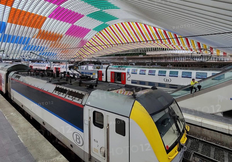 Liège-Guillemins station, architect Santiago Calatrava with the installation by Daniel Buren Comme tombées du ciel, les couleurs in situ et en mouvement, Liège, Belgium