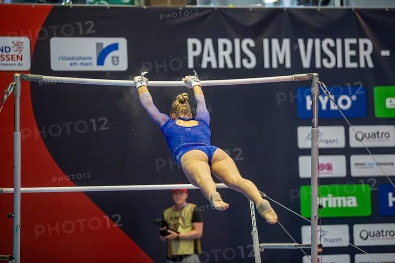 Olympic qualification in apparatus gymnastics in Rüsselsheim Picture: Lea Quaas on the uneven bars